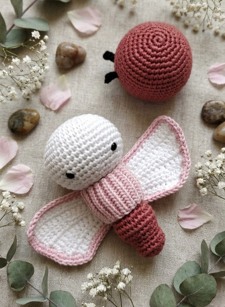 Alma · Mariposa de ganchillo · Granate